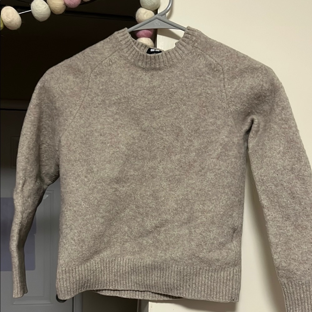 Uniqlo Women's Beige Crewneck Sweater